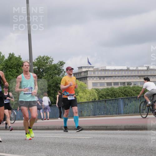 29.06.2025 - hella hamburg halbmarathon Luisa Fischer http://msf.ph/oto/8444350 29.06.2025 10:26:22 Kennedybrücke 16863, 921, 9512, 353, 1029, 1029, 1187, 1372, 1853, 2294, 3029, 4728, 4793, 5223, 6578, 7266, 7919, 9301, 9512 meine-sportfotos.de