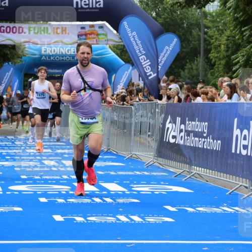 29.06.2025 - hella hamburg halbmarathon Strokosch-Dieckow http://msf.ph/oto/8444365 29.06.2025 10:39:45 Ziel 1358, 1975, 2525, 2563, 2573, 4398, 4766, 4888, 6149, 11714, 13190, 14204, 15435, 15744, 15813, 16580, 16761, 17005, 17425, 17792, 18013 meine-sportfotos.de