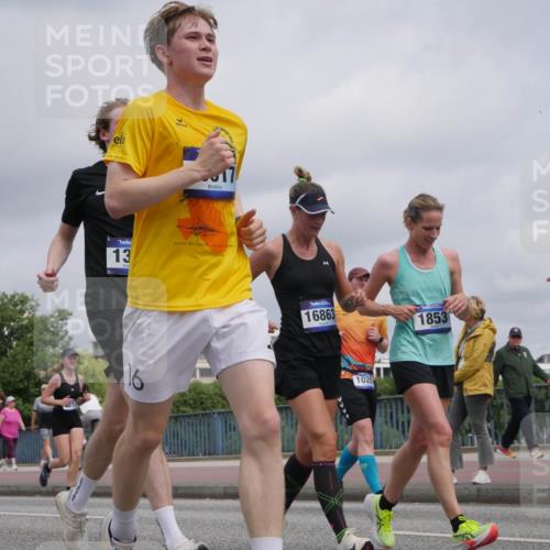 29.06.2025 - hella hamburg halbmarathon Luisa Fischer http://msf.ph/oto/8444377 29.06.2025 10:26:24 Kennedybrücke 18809, 17, 13, 16, 16863, 1029, 1853, 1029, 1187, 1362, 1372, 1853, 3029, 4728, 4793, 6578, 7919, 9133, 9301, 9512, 9913 meine-sportfotos.de