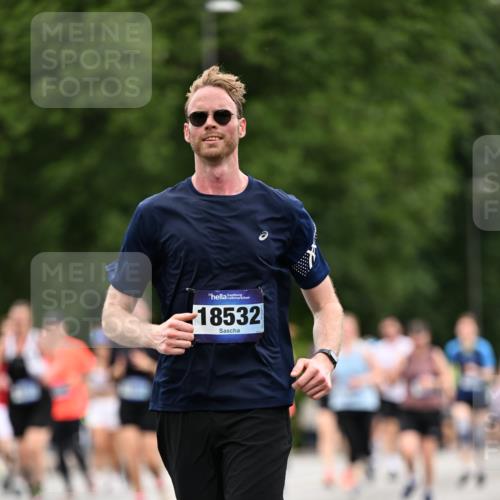 29.06.2025 - hella hamburg halbmarathon Dr. Thomas Lammeyer http://msf.ph/oto/8444378 29.06.2025 10:57:53 Kennedybrücke 1753, 1900, 2291, 2528, 2701, 3226, 4591, 5562, 6041, 6044, 6913, 7039, 7068, 7611, 7876, 7890, 8212, 8414, 8515, 8906, 9103, 9545, 9685, 10175, 10490, 11268 meine-sportfotos.de