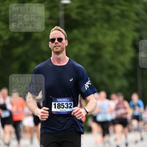 29.06.2025 - hella hamburg halbmarathon Dr. Thomas Lammeyer http://msf.ph/oto/8444388 29.06.2025 10:57:54 Kennedybrücke 1753, 1900, 2291, 2528, 2701, 3226, 4591, 5562, 6041, 6044, 6913, 7068, 7611, 7876, 7890, 8212, 8414, 8515, 8906, 9103, 9545, 9685, 10175, 11268 meine-sportfotos.de