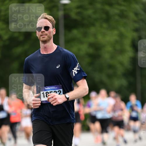 29.06.2025 - hella hamburg halbmarathon Dr. Thomas Lammeyer http://msf.ph/oto/8444396 29.06.2025 10:57:54 Kennedybrücke 1753, 1900, 2291, 2528, 2701, 3226, 4591, 5562, 6041, 6044, 6913, 7068, 7611, 7876, 7890, 8212, 8414, 8515, 8906, 9103, 9545, 9685, 10175, 11268 meine-sportfotos.de