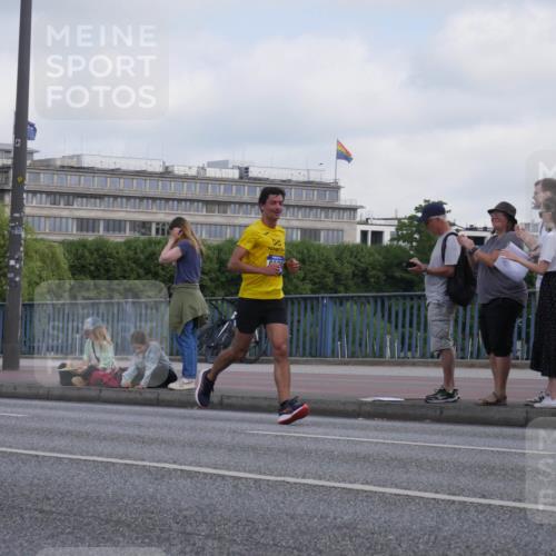 29.06.2025 - hella hamburg halbmarathon Luisa Fischer http://msf.ph/oto/8444399 29.06.2025 09:45:39 Kennedybrücke 2075, 6090 meine-sportfotos.de