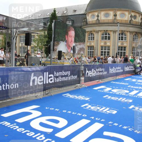 29.06.2025 - hella hamburg halbmarathon Michael Strokosch http://msf.ph/oto/8444420 29.06.2025 10:26:13 Ziel 16615 meine-sportfotos.de