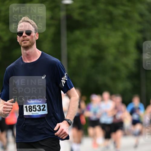 29.06.2025 - hella hamburg halbmarathon Dr. Thomas Lammeyer http://msf.ph/oto/8444421 29.06.2025 10:57:54 Kennedybrücke 1753, 1900, 2291, 2528, 2701, 3226, 4591, 5562, 6041, 6044, 6913, 7068, 7611, 7876, 7890, 8212, 8414, 8515, 8906, 9103, 9545, 9685, 10175, 11268 meine-sportfotos.de