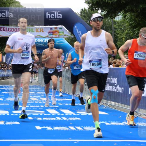 29.06.2025 - hella hamburg halbmarathon Strokosch-Dieckow http://msf.ph/oto/8444449 29.06.2025 10:39:43 Ziel 1358, 1975, 2525, 2573, 4398, 4888, 11284, 11806, 13190, 14077, 14204, 15094, 15435, 15744, 16580, 16761, 17005, 17425, 17792, 18013 meine-sportfotos.de