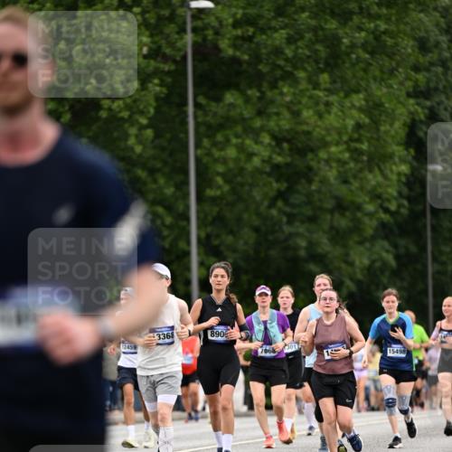29.06.2025 - hella hamburg halbmarathon Dr. Thomas Lammeyer http://msf.ph/oto/8444458 29.06.2025 10:57:54 Kennedybrücke 1753, 1900, 2291, 2528, 2701, 3226, 4591, 5562, 6041, 6044, 6913, 7068, 7611, 7876, 7890, 8212, 8414, 8515, 8906, 9103, 9545, 9685, 10175, 11268 meine-sportfotos.de