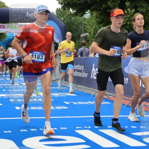 29.06.2025 - hella hamburg halbmarathon Strokosch-Dieckow http://msf.ph/oto/8444484 29.06.2025 10:49:21 Ziel 1342, 1476, 2878, 4183, 4185, 6158, 8112, 8813, 9348, 10053, 10189, 11339, 11779, 11819, 12670, 13269, 13450, 14526, 14838, 15422, 15784, 15894, 15966, 16369, 16891, 18476, 18887, 18960 meine-sportfotos.de