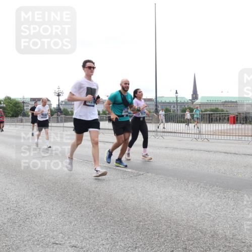 29.06.2025 - hella hamburg halbmarathon Lena Gebhardt http://msf.ph/oto/8444489 29.06.2025 10:29:50 Lombardsbrücke 15266, 2699, 1376, 1099, 7517, 1063, 1097, 1547, 1661, 1694, 2302, 2699, 3311, 3524, 3613, 4349, 4395, 4580, 5063, 5322, 5350, 6285, 6626, 6725, 7517, 7832, 8388, 8792, 8941, 9095, 9714, 9937, 10162, 10322, 10996, 11249, 11269, 11376, 11444, 11634, 12086, 12216, 12227, 12305, 12537, 13031, 13382, 13810, 14304, 14644, 15266, 16182, 16306, 16659, 16662, 16769, 17496, 17529, 17945, 18298, 18299, 18385, 18503 meine-sportfotos.de