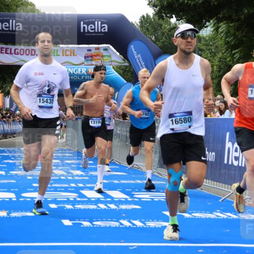 29.06.2025 - hella hamburg halbmarathon Strokosch-Dieckow http://msf.ph/oto/8444492 29.06.2025 10:39:43 Ziel 1358, 1975, 2525, 2573, 4398, 4888, 11284, 11806, 13190, 14077, 14204, 15094, 15435, 15744, 16580, 16761, 17005, 17425, 17792, 18013 meine-sportfotos.de
