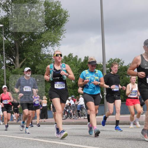 29.06.2025 - hella hamburg halbmarathon Luisa Fischer http://msf.ph/oto/8444494 29.06.2025 10:26:30 Kennedybrücke 48745, 913, 3013, 9913, 8688, 13820, 821, 4728, 11440, 1187, 1362, 3013, 3029, 4728, 4793, 8687, 8688, 9133, 9301, 9512, 9913 meine-sportfotos.de
