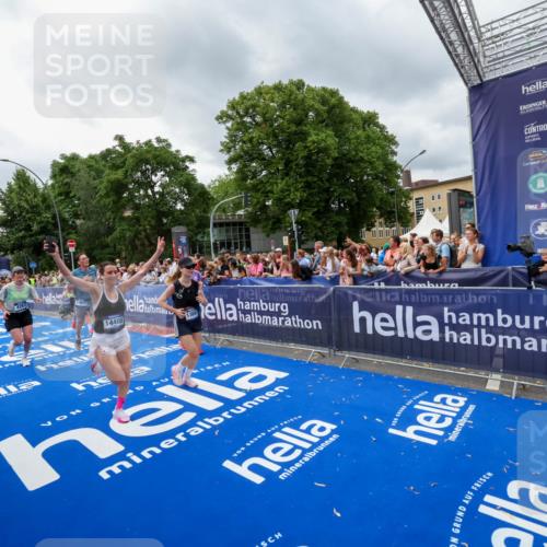 29.06.2025 - hella hamburg halbmarathon Zöllner http://msf.ph/oto/8444499 29.06.2025 10:57:12 Ziel 1387, 1877, 4167, 4261, 9884, 11612, 13691, 13750, 14139, 14408, 14588, 15110, 15726, 16909, 17617, 18208, 19184 meine-sportfotos.de