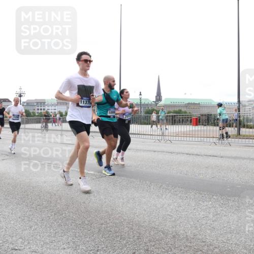 29.06.2025 - hella hamburg halbmarathon Lena Gebhardt http://msf.ph/oto/8444503 29.06.2025 10:29:50 Lombardsbrücke 2699, 15266, 11376, 1099, 7517, 1063, 1097, 1547, 1661, 1694, 2302, 2699, 3311, 3524, 3613, 4349, 4395, 4580, 5063, 5322, 5350, 6285, 6626, 6725, 7517, 7832, 8388, 8792, 8941, 9095, 9714, 9937, 10162, 10322, 10996, 11249, 11269, 11376, 11444, 11634, 12086, 12216, 12227, 12305, 12537, 13031, 13382, 13810, 14304, 14644, 15266, 16182, 16306, 16659, 16662, 16769, 17496, 17529, 17945, 18298, 18299, 18385, 18503 meine-sportfotos.de