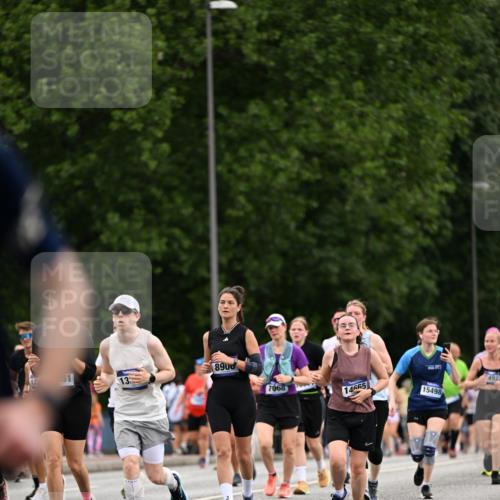 29.06.2025 - hella hamburg halbmarathon Dr. Thomas Lammeyer http://msf.ph/oto/8444507 29.06.2025 10:57:55 Kennedybrücke 1753, 1900, 2291, 2528, 2701, 3226, 4591, 5562, 5857, 6041, 6044, 6913, 7068, 7611, 7876, 7890, 8212, 8414, 8515, 8906, 9103, 9545, 9685, 10175, 11268 meine-sportfotos.de
