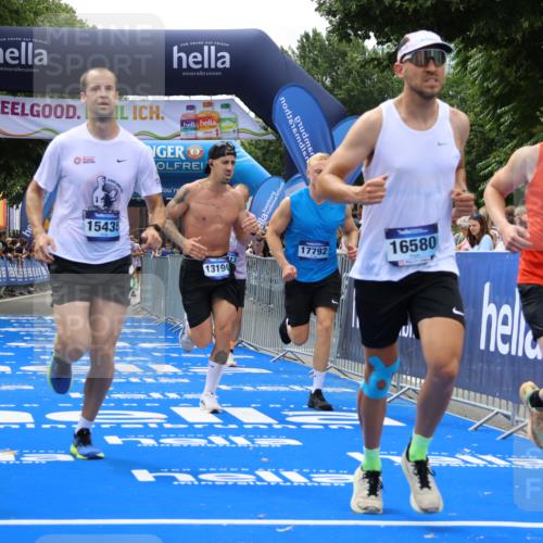 29.06.2025 - hella hamburg halbmarathon Strokosch-Dieckow http://msf.ph/oto/8444513 29.06.2025 10:39:43 Ziel 1358, 1975, 2525, 2573, 4398, 4888, 11284, 11806, 13190, 14077, 14204, 15094, 15435, 15744, 16580, 16761, 17005, 17425, 17792, 18013 meine-sportfotos.de