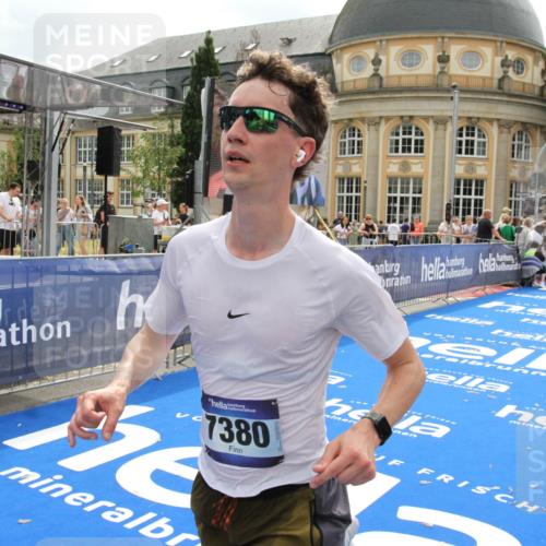 29.06.2025 - hella hamburg halbmarathon Michael Strokosch http://msf.ph/oto/8444514 29.06.2025 10:26:29 Ziel 7380, 14728, 17040 meine-sportfotos.de