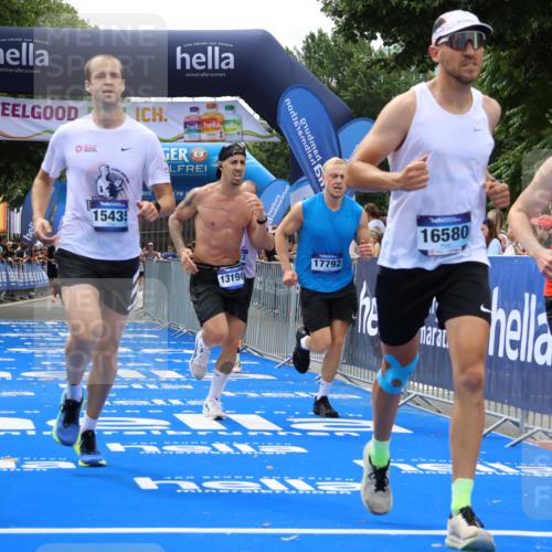 29.06.2025 - hella hamburg halbmarathon Strokosch-Dieckow http://msf.ph/oto/8444532 29.06.2025 10:39:43 Ziel 1358, 1975, 2525, 2573, 4398, 4888, 11284, 11806, 13190, 14077, 14204, 15094, 15435, 15744, 16580, 16761, 17005, 17425, 17792, 18013 meine-sportfotos.de