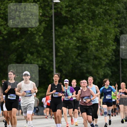 29.06.2025 - hella hamburg halbmarathon Dr. Thomas Lammeyer http://msf.ph/oto/8444544 29.06.2025 10:57:55 Kennedybrücke 1753, 1900, 2291, 2528, 2701, 3226, 4591, 5562, 5857, 6041, 6044, 6913, 7068, 7611, 7876, 7890, 8212, 8414, 8515, 8906, 9103, 9545, 9685, 10175, 11268 meine-sportfotos.de