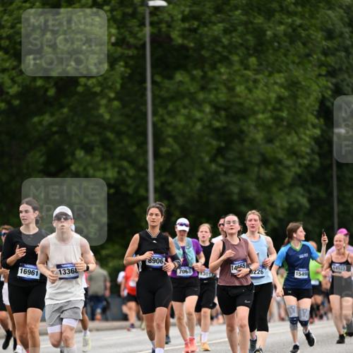 29.06.2025 - hella hamburg halbmarathon Dr. Thomas Lammeyer http://msf.ph/oto/8444555 29.06.2025 10:57:55 Kennedybrücke 1753, 1900, 2291, 2528, 2701, 3226, 4591, 5562, 5857, 6041, 6044, 6913, 7068, 7611, 7876, 7890, 8212, 8414, 8515, 8906, 9103, 9545, 9685, 10175, 11268 meine-sportfotos.de