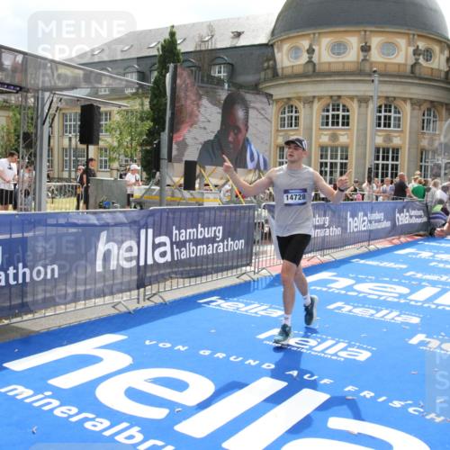 29.06.2025 - hella hamburg halbmarathon Michael Strokosch http://msf.ph/oto/8444564 29.06.2025 10:26:34 Ziel 14728, 17040 meine-sportfotos.de