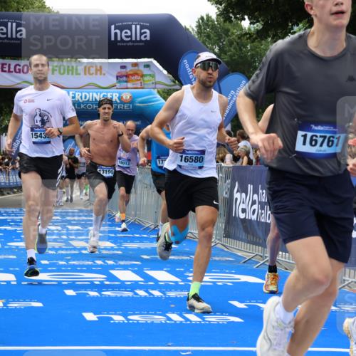 29.06.2025 - hella hamburg halbmarathon Strokosch-Dieckow http://msf.ph/oto/8444576 29.06.2025 10:39:42 Ziel 1358, 1975, 2525, 4398, 4888, 11284, 11806, 13190, 14077, 14204, 15094, 15435, 15744, 16580, 16761, 17005, 17360, 17425, 17792, 18013, 18154 meine-sportfotos.de