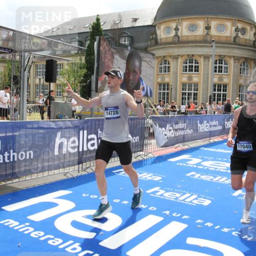 29.06.2025 - hella hamburg halbmarathon Michael Strokosch http://msf.ph/oto/8444586 29.06.2025 10:26:34 Ziel 14728, 17040 meine-sportfotos.de