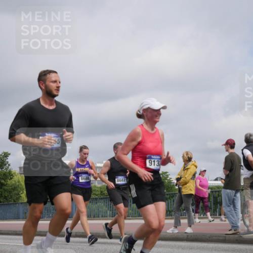 29.06.2025 - hella hamburg halbmarathon Luisa Fischer http://msf.ph/oto/8444590 29.06.2025 10:26:35 Kennedybrücke 5, 8688, 8687, 913, 1362, 2925, 3013, 4728, 5343, 8687, 8688, 9133, 9913 meine-sportfotos.de