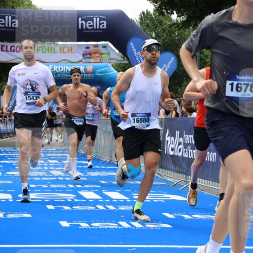 29.06.2025 - hella hamburg halbmarathon Strokosch-Dieckow http://msf.ph/oto/8444598 29.06.2025 10:39:43 Ziel 1358, 1975, 2525, 2573, 4398, 4888, 11284, 11806, 13190, 14077, 14204, 15094, 15435, 15744, 16580, 16761, 17005, 17425, 17792, 18013 meine-sportfotos.de