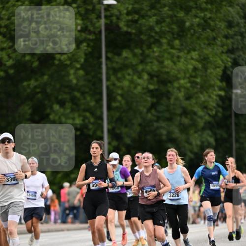 29.06.2025 - hella hamburg halbmarathon Dr. Thomas Lammeyer http://msf.ph/oto/8444599 29.06.2025 10:57:56 Kennedybrücke 1753, 1900, 2291, 2528, 2701, 3226, 4591, 5562, 5857, 6041, 6044, 6913, 7068, 7611, 7876, 7890, 8212, 8414, 8515, 8906, 9103, 9545, 9685, 10175 meine-sportfotos.de