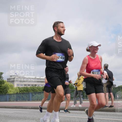 29.06.2025 - hella hamburg halbmarathon Luisa Fischer http://msf.ph/oto/8444601 29.06.2025 10:26:35 Kennedybrücke 745, 9133, 1362, 2925, 3013, 4728, 5343, 8687, 8688, 9133, 9913 meine-sportfotos.de