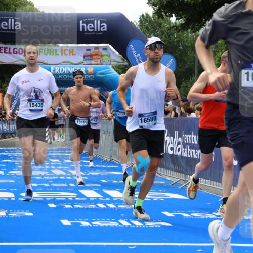 29.06.2025 - hella hamburg halbmarathon Strokosch-Dieckow http://msf.ph/oto/8444615 29.06.2025 10:39:43 Ziel 1358, 1975, 2525, 2573, 4398, 4888, 11284, 11806, 13190, 14077, 14204, 15094, 15435, 15744, 16580, 16761, 17005, 17425, 17792, 18013 meine-sportfotos.de