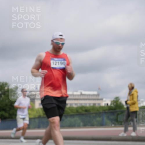 29.06.2025 - hella hamburg halbmarathon Luisa Fischer http://msf.ph/oto/8444621 29.06.2025 10:26:36 Kennedybrücke 12190, 1362, 2925, 3013, 5343, 8687, 8688, 9133, 9913 meine-sportfotos.de