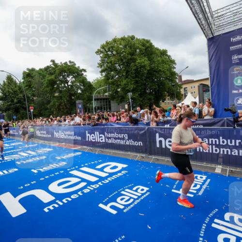 29.06.2025 - hella hamburg halbmarathon Zöllner http://msf.ph/oto/8444632 29.06.2025 10:57:15 Ziel 1387, 1877, 2676, 4167, 4261, 4940, 9577, 9884, 10383, 11590, 11612, 13750, 14139, 15110, 15664, 15726, 17660, 17848, 17993, 18208, 19184 meine-sportfotos.de