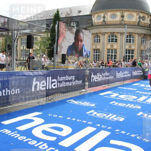 29.06.2025 - hella hamburg halbmarathon Michael Strokosch http://msf.ph/oto/8444661 29.06.2025 10:26:40 Ziel 1577, 9565, 19076 meine-sportfotos.de