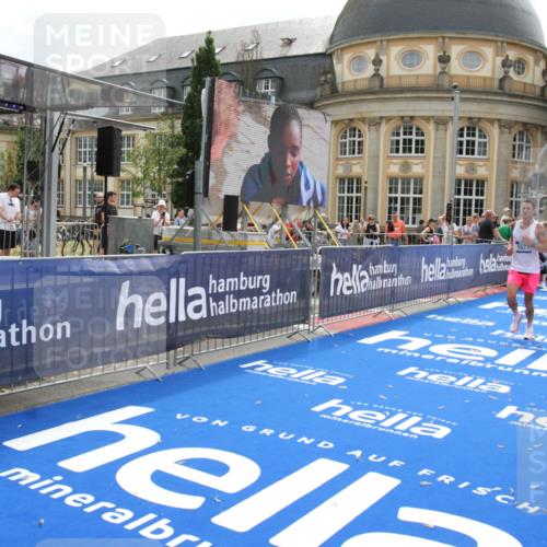 29.06.2025 - hella hamburg halbmarathon Michael Strokosch http://msf.ph/oto/8444676 29.06.2025 10:26:40 Ziel 1577, 9565, 19076 meine-sportfotos.de