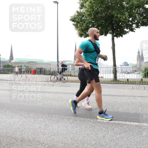 29.06.2025 - hella hamburg halbmarathon Lena Gebhardt http://msf.ph/oto/8444688 29.06.2025 10:29:52 Lombardsbrücke 15266, 1063, 1097, 1547, 1661, 1694, 2302, 2699, 3311, 3524, 3573, 3613, 4349, 4395, 4580, 5063, 5322, 5350, 6285, 6598, 6626, 6725, 7517, 7832, 8388, 8792, 8941, 9095, 9937, 10162, 10322, 10996, 11249, 11269, 11376, 11444, 11634, 12086, 12216, 12227, 12305, 12537, 13031, 13382, 13810, 14304, 15266, 16182, 16306, 16659, 16662, 16735, 16769, 17496, 17529, 17945, 18298, 18299, 18385, 18503 meine-sportfotos.de