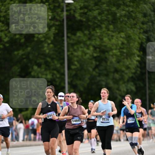29.06.2025 - hella hamburg halbmarathon Dr. Thomas Lammeyer http://msf.ph/oto/8444692 29.06.2025 10:57:57 Kennedybrücke 1753, 1789, 1900, 2291, 2528, 2701, 3226, 4591, 5562, 5857, 6041, 6044, 6913, 7068, 7611, 7876, 7890, 8212, 8414, 8515, 8906, 9103, 9545, 9685, 10175 meine-sportfotos.de