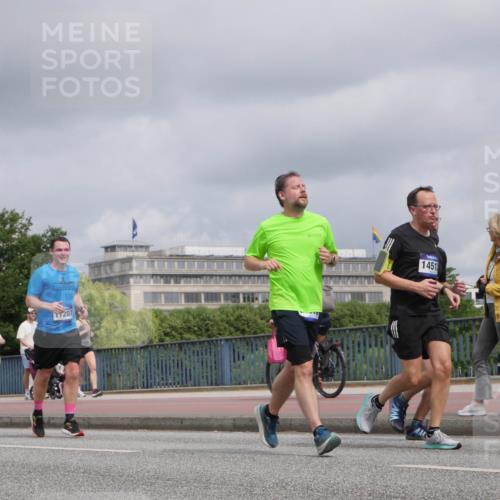 29.06.2025 - hella hamburg halbmarathon Luisa Fischer http://msf.ph/oto/8444699 29.06.2025 10:26:40 Kennedybrücke 17207, 14512, 1382, 2925, 3013, 5343, 8687 meine-sportfotos.de