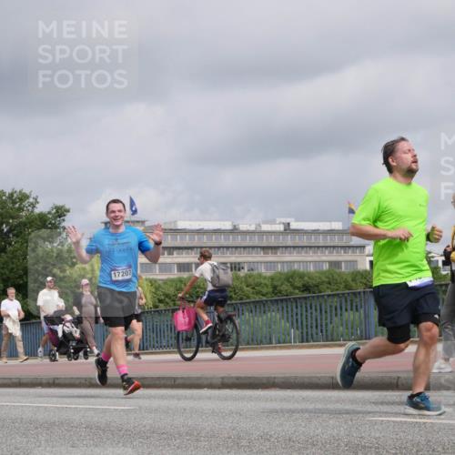 29.06.2025 - hella hamburg halbmarathon Luisa Fischer http://msf.ph/oto/8444711 29.06.2025 10:26:41 Kennedybrücke 17207, 14512, 1382, 2925, 5343 meine-sportfotos.de