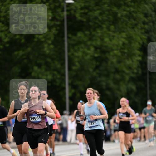 29.06.2025 - hella hamburg halbmarathon Dr. Thomas Lammeyer http://msf.ph/oto/8444787 29.06.2025 10:57:58 Kennedybrücke 1753, 1789, 1900, 2146, 2528, 2701, 3226, 4591, 4626, 5562, 5857, 6041, 6044, 6273, 6913, 7068, 7611, 7876, 7890, 8212, 8414, 8515, 8906, 9103, 9545, 9685, 10175 meine-sportfotos.de