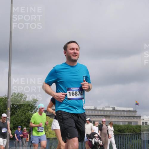 29.06.2025 - hella hamburg halbmarathon Luisa Fischer http://msf.ph/oto/8444793 29.06.2025 10:26:47 Kennedybrücke 14334, 13604, 16874, 1003, 1048, 1382, 2125, 3457, 7820, 8716, 9877 meine-sportfotos.de