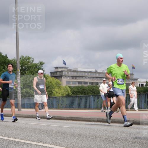 29.06.2025 - hella hamburg halbmarathon Luisa Fischer http://msf.ph/oto/8444812 29.06.2025 10:26:49 Kennedybrücke 1, 12073, 13560, 14334, 13604, 1003, 1048, 1382, 2125, 3457, 7820, 8181, 8716, 9877 meine-sportfotos.de