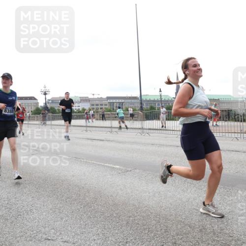 29.06.2025 - hella hamburg halbmarathon Lena Gebhardt http://msf.ph/oto/8444837 29.06.2025 10:29:53 Lombardsbrücke 1694, 8388, 17945, 1526, 1063, 1097, 1547, 1661, 1694, 2302, 2699, 3311, 3524, 3573, 3613, 4349, 4395, 4580, 5063, 5322, 5350, 6285, 6598, 6626, 6725, 7517, 7832, 8388, 8792, 8941, 9095, 9937, 10162, 10322, 10996, 11249, 11269, 11376, 11444, 11634, 12086, 12216, 12227, 12305, 12537, 13031, 13382, 13810, 14304, 15266, 16182, 16306, 16659, 16662, 16735, 16769, 17496, 17529, 17945, 18298, 18299, 18385, 18503 meine-sportfotos.de