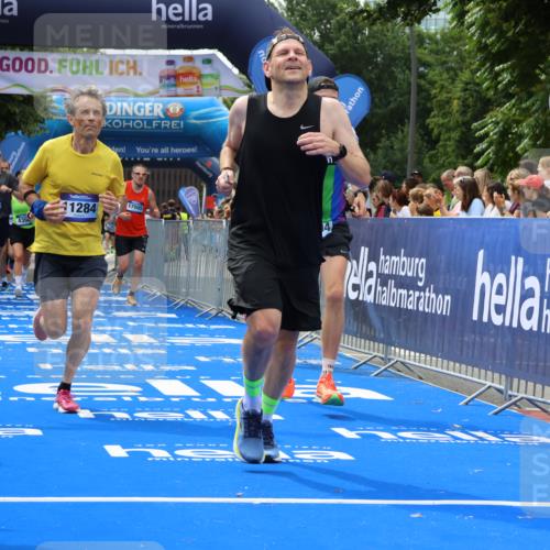 29.06.2025 - hella hamburg halbmarathon Strokosch-Dieckow http://msf.ph/oto/8444840 29.06.2025 10:39:38 Ziel 1358, 4398, 4888, 7152, 7154, 9116, 9265, 11284, 11806, 13190, 14077, 14204, 15094, 15336, 15435, 15744, 15828, 16580, 16761, 17005, 17215, 17360, 17425, 17792, 18013, 18154, 18285, 18803 meine-sportfotos.de