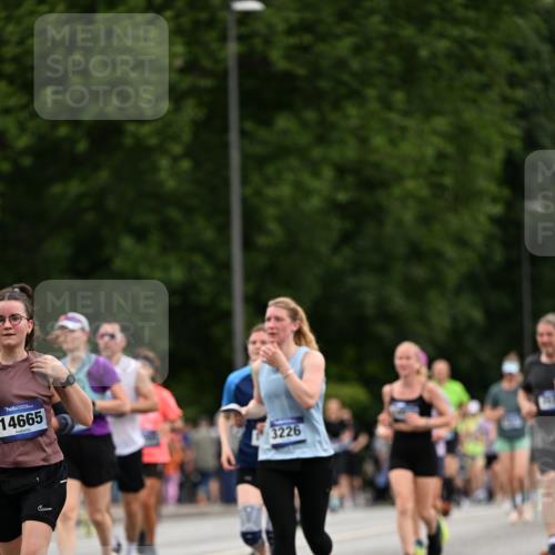 29.06.2025 - hella hamburg halbmarathon Dr. Thomas Lammeyer http://msf.ph/oto/8444853 29.06.2025 10:57:59 Kennedybrücke 1753, 1789, 1900, 1984, 2146, 2528, 2701, 3226, 4591, 4626, 5562, 5857, 6041, 6044, 6273, 6913, 7068, 7611, 7876, 7890, 8212, 8414, 8515, 8906, 9103, 9545, 9685, 10175 meine-sportfotos.de