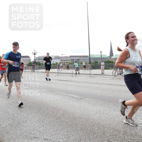 29.06.2025 - hella hamburg halbmarathon Lena Gebhardt http://msf.ph/oto/8444856 29.06.2025 10:29:53 Lombardsbrücke 13031, 1694, 8388, 17945, 1063, 1097, 1547, 1661, 1694, 2302, 2699, 3311, 3524, 3573, 3613, 4349, 4395, 4580, 5063, 5322, 5350, 6285, 6598, 6626, 6725, 7517, 7832, 8388, 8792, 8941, 9095, 9937, 10162, 10322, 10996, 11249, 11269, 11376, 11444, 11634, 12086, 12216, 12227, 12305, 12537, 13031, 13382, 13810, 14304, 15266, 16182, 16306, 16659, 16662, 16735, 16769, 17496, 17529, 17945, 18298, 18299, 18385, 18503 meine-sportfotos.de