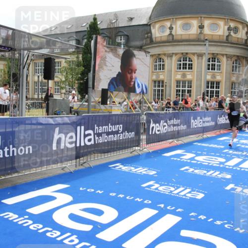 29.06.2025 - hella hamburg halbmarathon Michael Strokosch http://msf.ph/oto/8444863 29.06.2025 10:26:45 Ziel 1065, 9565, 10848, 19076 meine-sportfotos.de