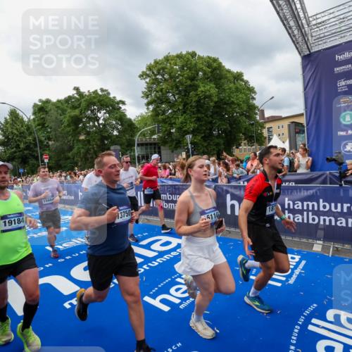29.06.2025 - hella hamburg halbmarathon Zöllner http://msf.ph/oto/8444864 29.06.2025 10:57:20 Ziel 1387, 1877, 2417, 2676, 4167, 4940, 8585, 9450, 9577, 9884, 9934, 10383, 11590, 11612, 12014, 12590, 13664, 13750, 15110, 15229, 15664, 16625, 17660, 17779, 17848, 17993, 19184 meine-sportfotos.de