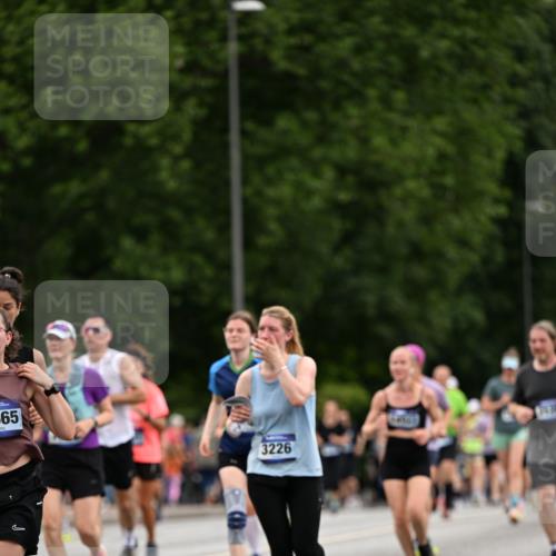 29.06.2025 - hella hamburg halbmarathon Dr. Thomas Lammeyer http://msf.ph/oto/8444866 29.06.2025 10:57:59 Kennedybrücke 1753, 1789, 1900, 1984, 2146, 2528, 2701, 3226, 4591, 4626, 5562, 5857, 6041, 6044, 6273, 6913, 7068, 7611, 7876, 7890, 8212, 8414, 8515, 8906, 9103, 9545, 9685, 10175 meine-sportfotos.de