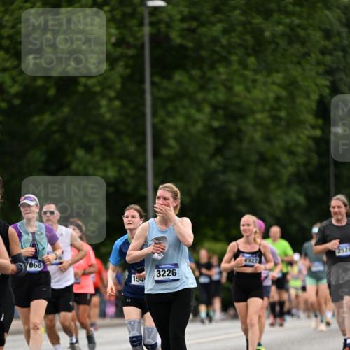 29.06.2025 - hella hamburg halbmarathon Dr. Thomas Lammeyer http://msf.ph/oto/8444872 29.06.2025 10:57:59 Kennedybrücke 1753, 1789, 1900, 1984, 2146, 2528, 2701, 3226, 4591, 4626, 5562, 5857, 6041, 6044, 6273, 6913, 7068, 7611, 7876, 7890, 8212, 8414, 8515, 8906, 9103, 9545, 9685, 10175 meine-sportfotos.de